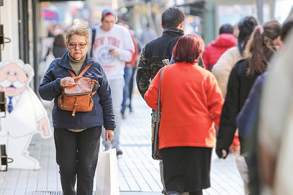 Chile, Austria, Colombia, Israel y Polonia: los países OCDE con mayor diferencia en edad de jubilación entre hombres y mujeres