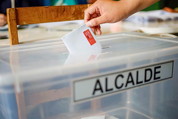 <p>¿Qué pasará en las elecciones municipales? Partidos políticos enfrentan un incierto escenario para mantener sus cartas a lo largo del país</p>