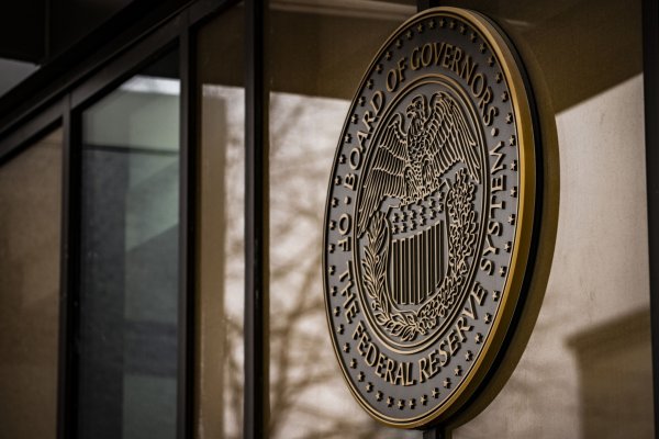 <p>Más autoridades de la Fed dicen que no tienen apuro en bajar las tasas de interés</p>