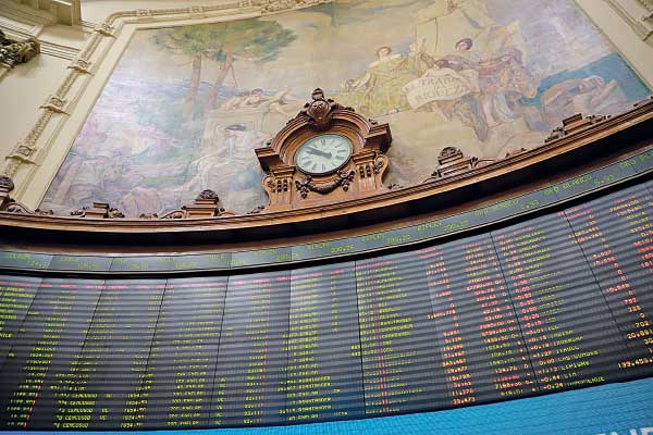 Las 12 empresas IPSA que mejoran su recomendación tras la temporada de resultados