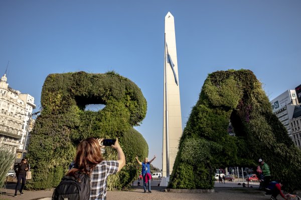 <p>La inflación borra las gangas cruzando la cordillera y ahora los argentinos hacen fila para entrar en Chile</p>