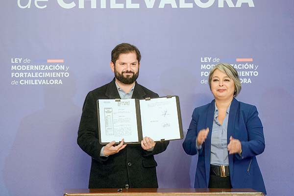 Presidente promulga ley que refuerza a Chile Valora: tendrá presupuesto propio y presencia en regiones