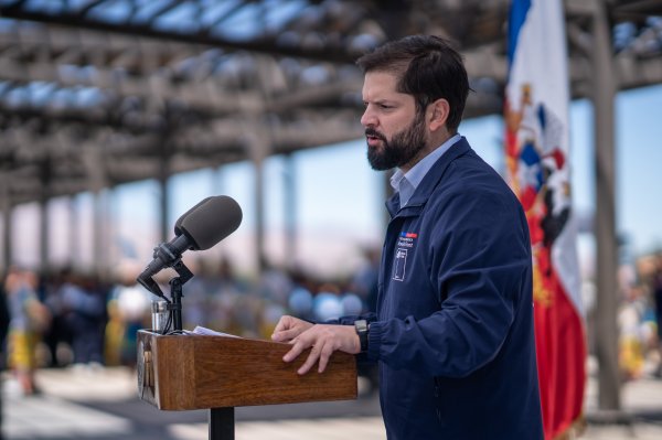 <p>Boric lanza duro mensaje a los empresarios: “En vez de estar permanentemente aportillando las propuestas para el pacto fiscal, pongámonos de acuerdo”</p>
