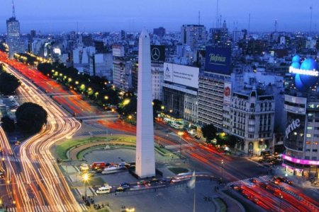 La inflación borra las gangas cruzando la cordillera y ahora los argentinos hacen fila para entrar en Chile