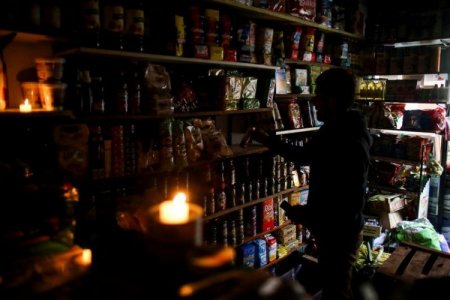Ecuador declara emergencia en sector eléctrico tras suspensión del suministro desde Colombia y en medio de severa sequía
