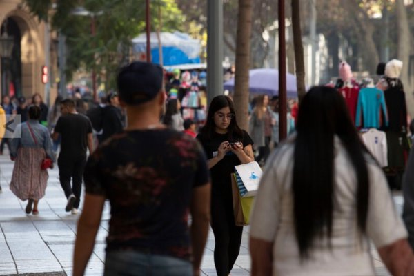 72% de los chilenos volvería a sacar dinero de sus ahorros previsionales, pese a efectos de los retiros en la economía