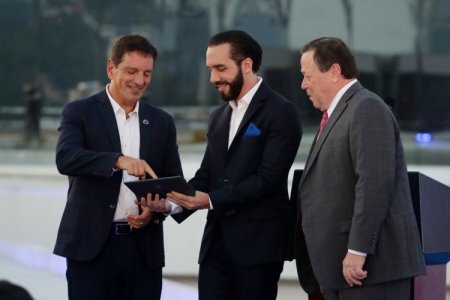 Google llega oficialmente a El Salvador y anuncia una subvención por US$ 200.000 para mujeres emprendedoras