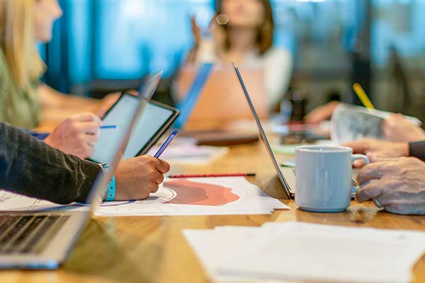 Directorios independientes y profesionales, la tendencia que crece en los family offices mientras enfrentan el recambio