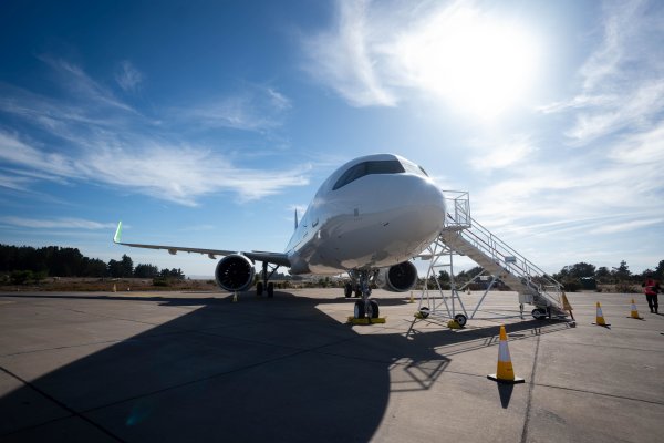 Boric anuncia inversión para habilitar aeropuerto de Viña del Mar para vuelos comerciales desde 2027
