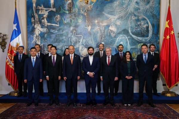Boric se reúne con gobernador de Sichuan y se comprometen a estrechar lazos para posicionar a Chile como centro de operaciones para América del Sur