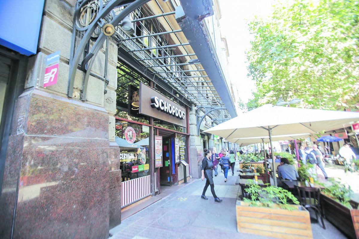 <p>Franquiciados de Shopdog demandan ante el TDLC a operadora de la cadena por presunto abuso de posición dominante</p>