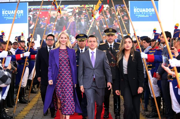 Presidente de Ecuador declara temprana victoria en referendo con cerca del 20% de los votos escrutados
