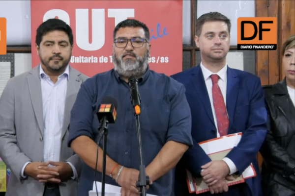 <p>Ahora en DF | Diputados del Partido Socialista y CUT se reúnen para concretar agenda laboral que ingresarán próximamente en el Congreso</p>
