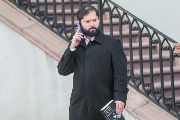 <p>El Presidente Gabriel Boric se reunió ayer con la prensa acreditada en La Moneda. Foto: Agencia Uno </p>