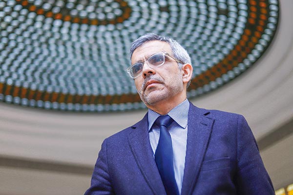 Cordero responde a los notarios: dice que no es efectivo que arancel lleve 25 años congelado y pide “no descalificar” nuevo sistema de nombramientos