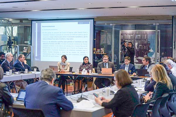 <p>El Consejo en pleno expuso ayer ante la comisión especial mixta de Presupuestos.</p>