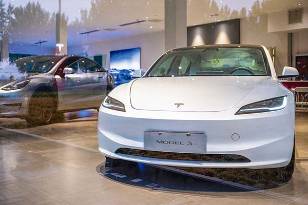 <p>Tesla no cumplió con las expectativas de ganancias ni ingresos, pero logró mejorar en margen bruto y Ebitda. Foto: Bloomberg</p>