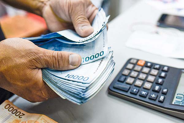 <p>Otro factor de preocupación: el Fisco enfrenta millonarios vencimientos de deuda en los próximos dos años</p>