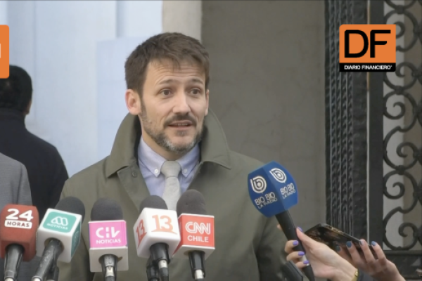 <p>Ahora en DF | Ministros Marcel y Pardow sostienen reunión con Boric por Plan de Acción de Hidrógeno Verde 2023-2030</p>