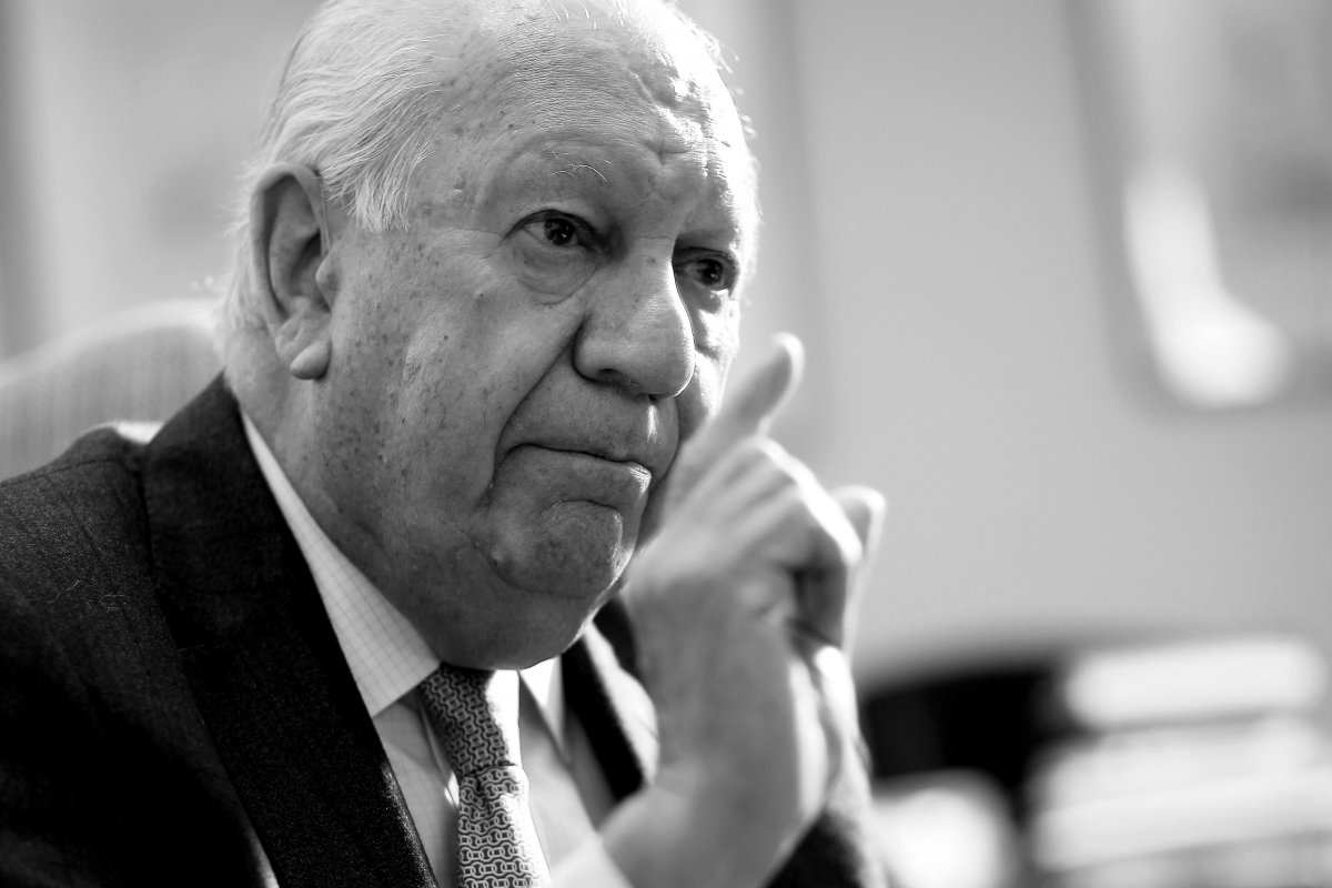 <p>Más de 200 mil documentos componen el archivo que el ex Presidente Lagos cedió a la Universidad Diego Portales</p>