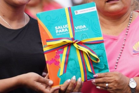 Gremios colombianos y EPS firmaron una petición para transformarse en gestoras de salud