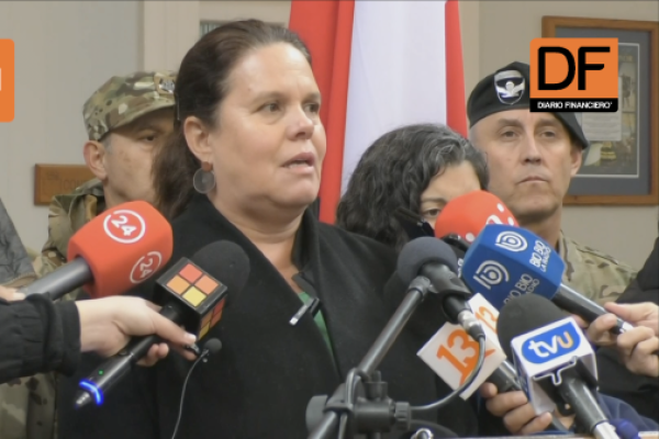 <p>Ahora en DF | Ministra Fernández anuncia medidas tras ataque a Carabineros: se mantiene toque de queda y “reforzarán estrategia de seguridad”</p>