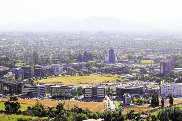 Demanda por oficinas Clase B vuelve a caer por mayores desocupaciones en Santiago Centro