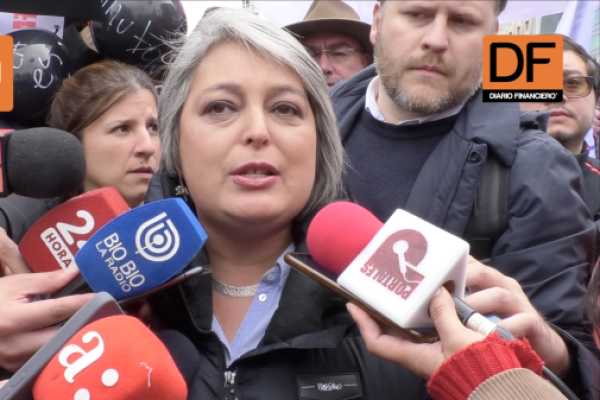 <p>Ahora en DF | Jara y aumento de sueldo propuesto por la CUT: “Es una conversación que recién inicia”</p>
