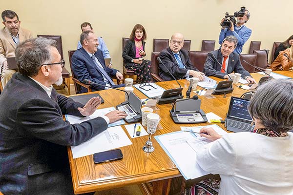 <p>Oposición pedirá citar a director del SII al Senado por bajo uso de facultad para levantar el secreto bancario en tribunales</p>