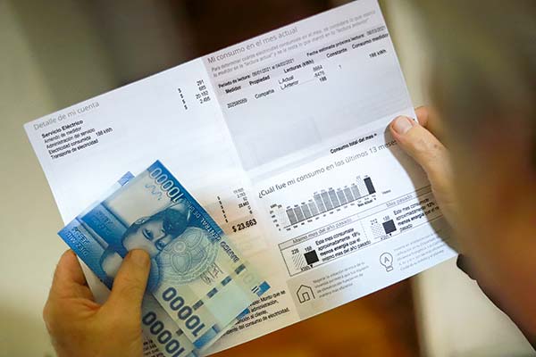 SEC aplica multas que suman más de $ 2.300 millones a CGE y Enel por cobros erróneos en sus boletas