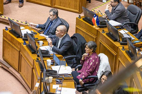 <p>La ministra de Salud, Ximena Aguilera y el superintendente de Salud, Víctor Torres, encabezaron la presencia del Ejecutivo en la Comsión Mixta.</p>