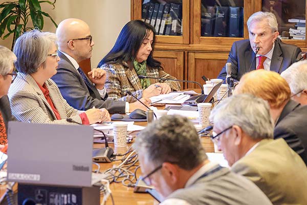 Pensiones: fijan cronograma para el debate, pero Iván Moreira afirma que “no estamos firmando ningún acuerdo”
