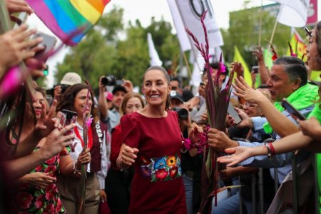 Claudia Sheinbaum, favorita para la presidencia de México, defiende impulsar amplias y polémicas reformas legales