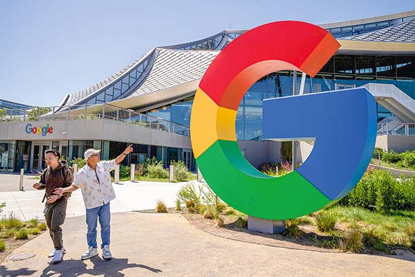 La defensa de Google contra Copesa: exige que la demanda sea sólo en inglés y no a la filial en Chile