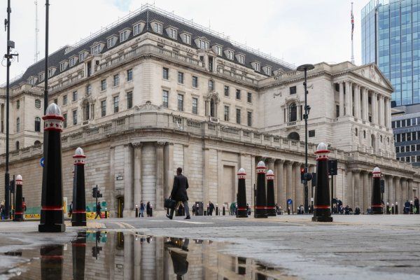 <p>El Banco de Inglaterra se acerca a su primera bajada de tasas desde 2020</p>