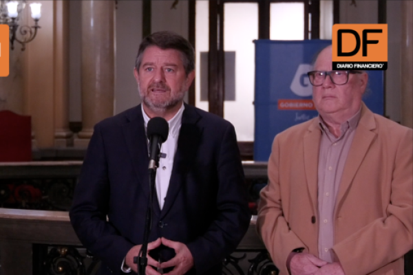<p>Ahora en DF | Gobernador Orrego y Conadecus anuncian demanda colectiva por prolongados cortes de luz en la RM tras sistema frontal</p>