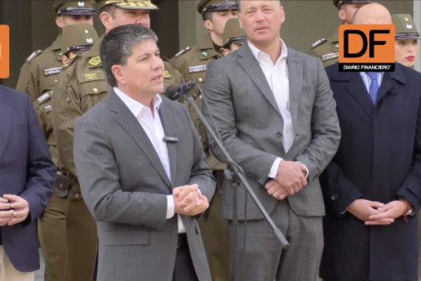 <p>Ahora en DF | Subsecretario Monsalve detalla la ley que autoriza el uso de armas a estudiantes de carabineros</p>