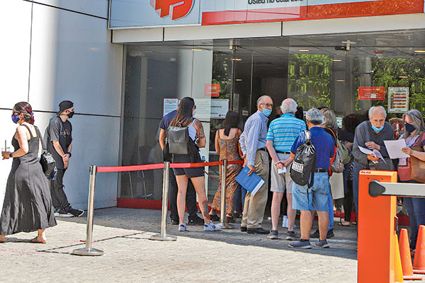 <p>Cadem: 65% está de acuerdo con una ley para que las isapres puedan seguir operando</p>