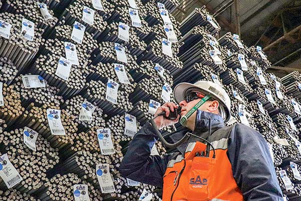 <p>CAP y relacionadas lideran caídas en la Bolsa de Santiago tras sorpresivas pérdidas trimestrales del grupo minero</p>