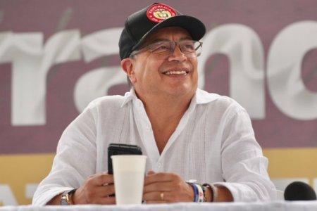 Los tres ejes que Petro pide que tenga el nuevo sistema de salud colombiano para el magisterio