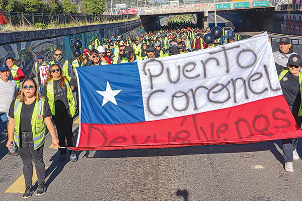 Camanchaca saca la voz por paro en Coronel: tienen 6.200 toneladas de jurel congelado y cinco contenedores de choritos sin poder exportarse