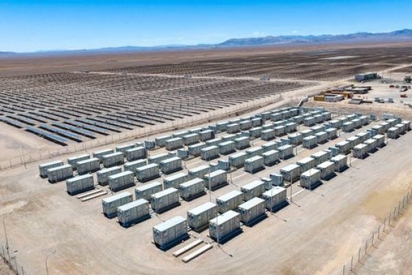 <p>Transición energética avanza en el Congreso: senadores eliminan licitación de almacenamiento y aprueban ajuste para impulsar transmisión en Ñuble</p>
