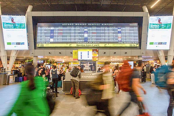 <p>Aeropuerto de Santiago aumentó en 11% el flujo de pasajeros en abril</p>