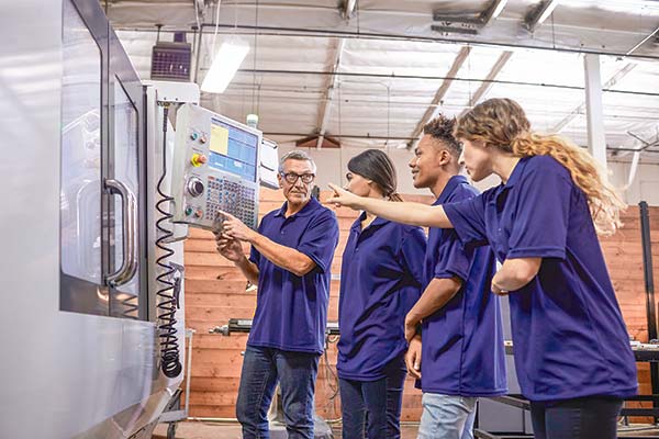 Salarios de trabajadores más jóvenes se mueven más lento que el de sus padres