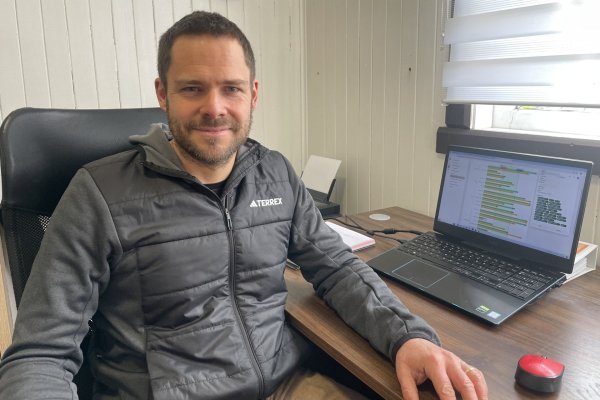 <p>El cofundador y gerente de operaciones de Ecosuelo Lab, Sebastián Puelma.</p>