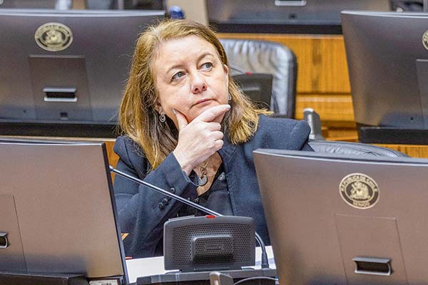 <p>La subsecretaria de Hacienda, Heidi Berner, viajó junto al director de la Secretaría de Gobierno Digital, José Inostroza.</p>