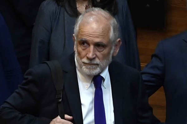 Montes advierte que meta de construir 260 mil viviendas "está en riesgo si el sistema financiero sigue tan restrictivo"