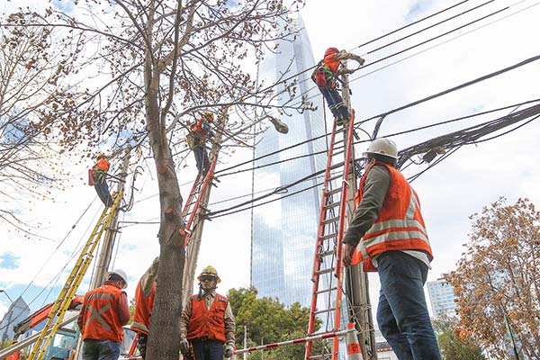 <p>SEC cita a Enel a reunión este lunes para evitar cortes de luz frente a nuevo pronóstico de lluvia de esta semana</p>
