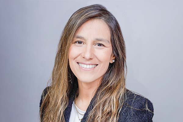 Andrea Sanhueza, la chilena que está abriendo paso a mujeres en finanzas desde Canadá