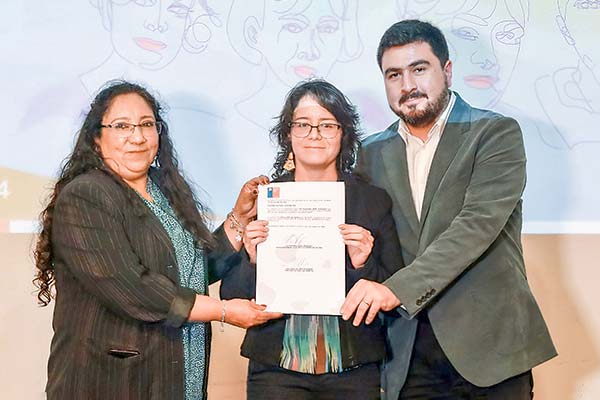 <p>En la firma del proyecto participaron representantes de la DT y del Ministerio de la Mujer.</p>